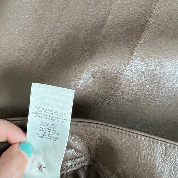 Aritzia Wilfred 4 Brown Faux Leather Carrot Pleated Pants - Picture 8 of 9